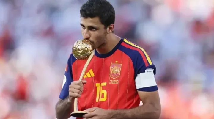 Mondial 2026&nbsp;: Rodri sacré meilleur joueur, Mbappé meilleur buteur, l’Espagne rafle les grands prix