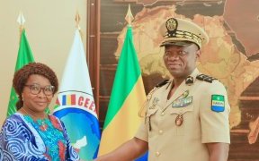 L’ambassadrice de Sao Tomé-et-Principe au Gabon chez le président de la transition