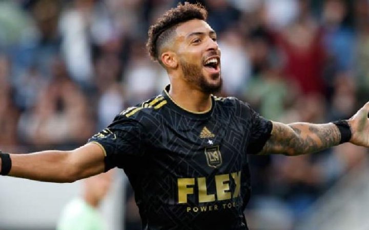 Mercato OM : La piste Denis Bouanga activée pour reformer le duo avec Aubameyang ?