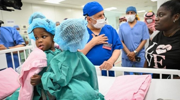 Arabie saoudite : Des jumelles siamoises jamaïcaines séparées avec succès