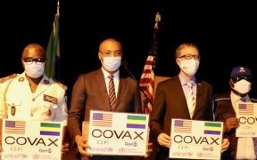 Coronavirus : Les États-Unis offrent 100 620 doses de vaccins Pfizer au Gabon