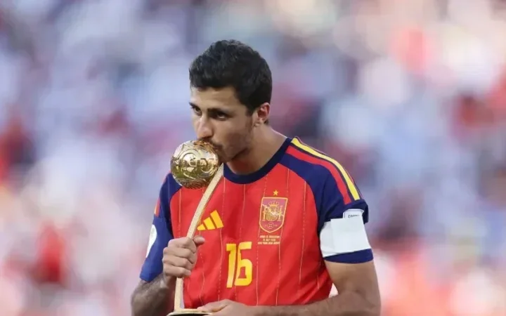 Mondial 2026&nbsp;: Rodri sacré meilleur joueur, Mbappé meilleur buteur, l’Espagne rafle les grands prix