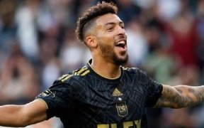 Mercato OM : La piste Denis Bouanga activée pour reformer le duo avec Aubameyang ?