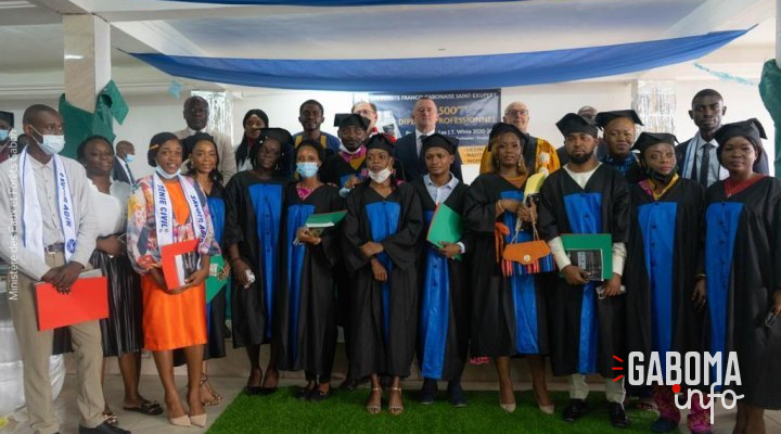 56 étudiants de l’Université franco-gabonaise Saint-Exupéry reçoivent leur parchemin