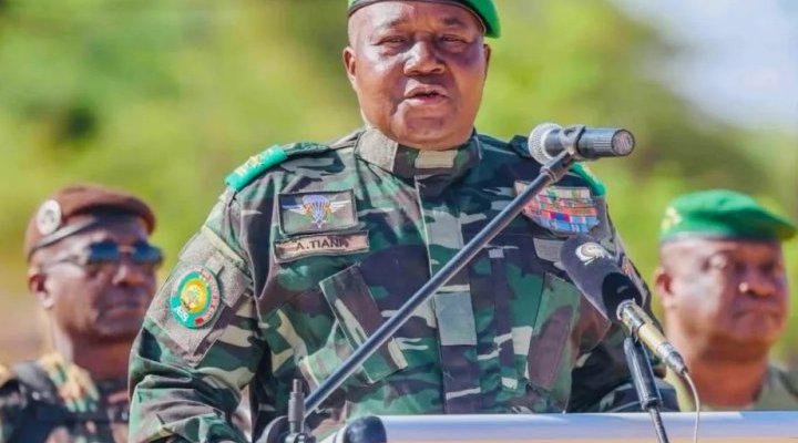 Attaque de l’aéroport de Niamey&nbsp;: Tiani accuse Macron, Talon et Ouattara de «&nbsp;sponsoriser les mercenaires&nbsp;»