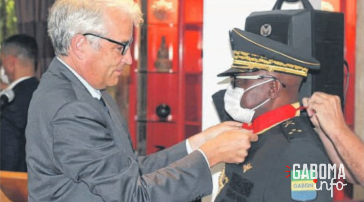 Le général Ditengou élevé au rang de commandeur de la Légion d’honneur de France