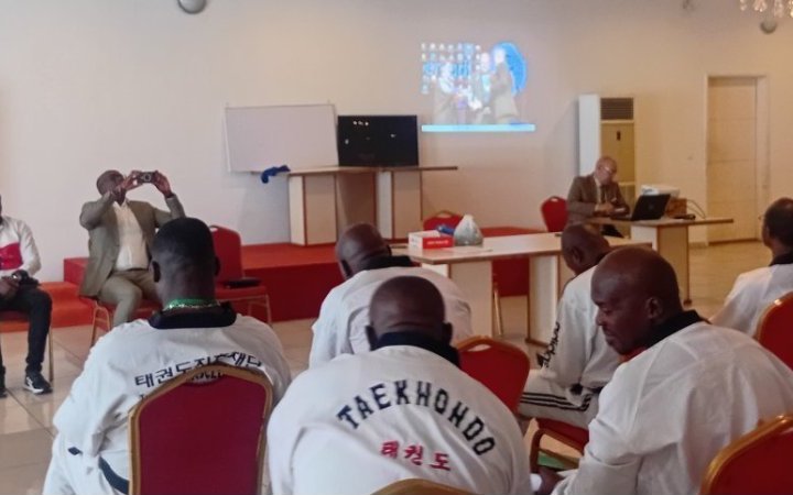 Taekwondo : la fédération gabonaise forme 100 arbitres, coachs et athlètes à Libreville