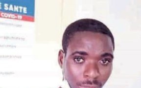 Fougamou : Pris en flagrant délit de vol, un jeune gabonais se cache sous une pile de matelas