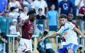 Ligue 1&nbsp;: Metz battu par Strasbourg, Michel Mboula transparent