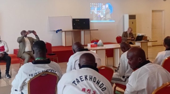 Taekwondo&nbsp;: la fédération gabonaise forme 100 arbitres, coachs et athlètes à Libreville