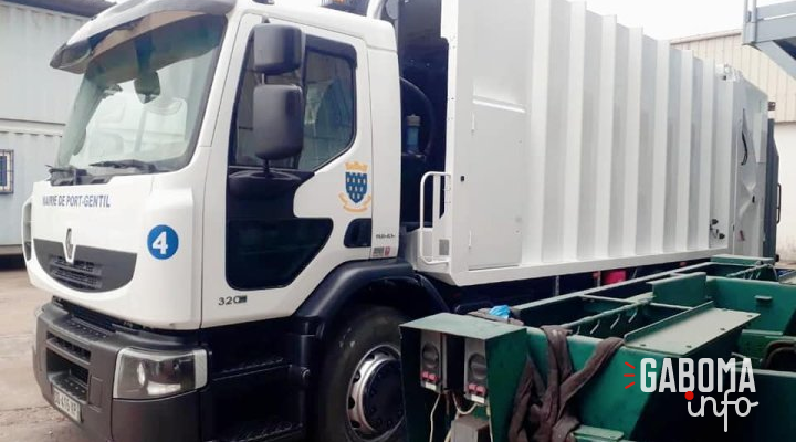 Insalubrité : La commune de Port-Gentil reçoit en don deux nouveaux camions-bennes