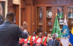 Prestation de serment : Ali Bongo reçoit celui de son ministre délégué au Transport