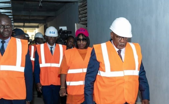 Akure-Davain inspecte l’ENM et le chantier de l’annexe du tribunal de Libreville