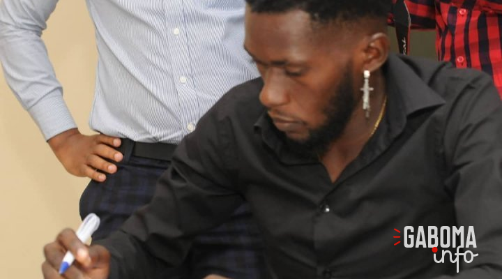 Junhior Bayanho Aubyang signe au FC St Eloi Lupopo de Lubumbashi pour 3 saisons
