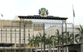 Qu’est ce qui justifierait la précampagne pour la présidentielle, vécue en ce moment au Gabon ?